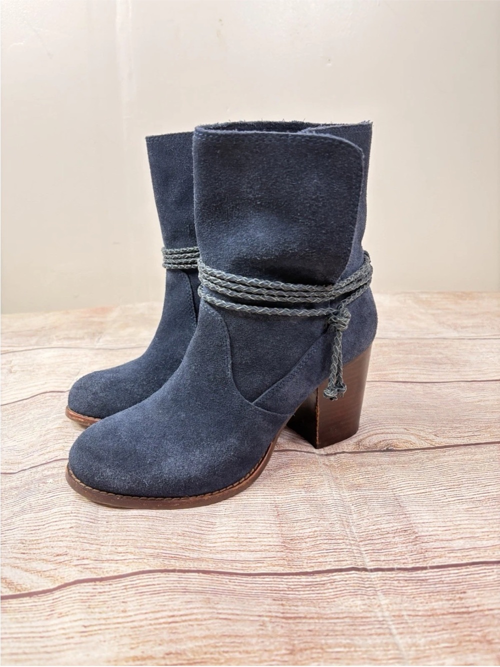 Splendid Women’s Sz 8M Navy Larchmonte Tie Western Suede Ankle Booties
